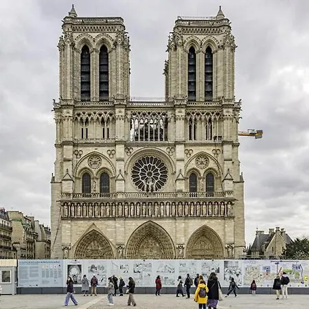 Appartamento Lovely Next To Notre-dame Parigi