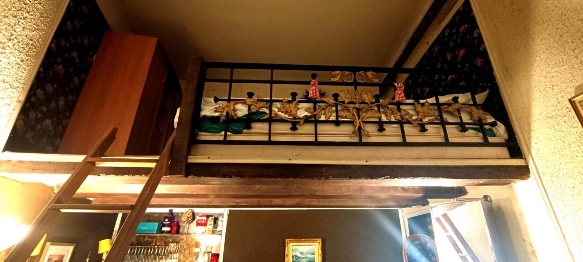 Lovely Next To Notre-dame Paris